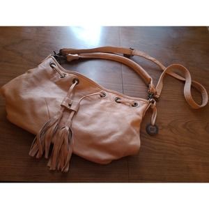 THE WANDERERS TRAVEL CO - THE CLOVELLY HANDBAG IN BLUSH